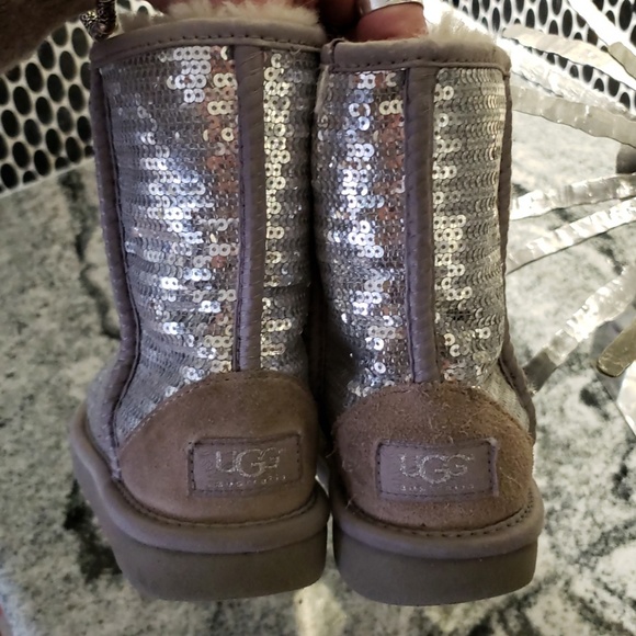 Ugg Australia Classic Short Sparkles Sequin Boot. - Picture 5 of 7